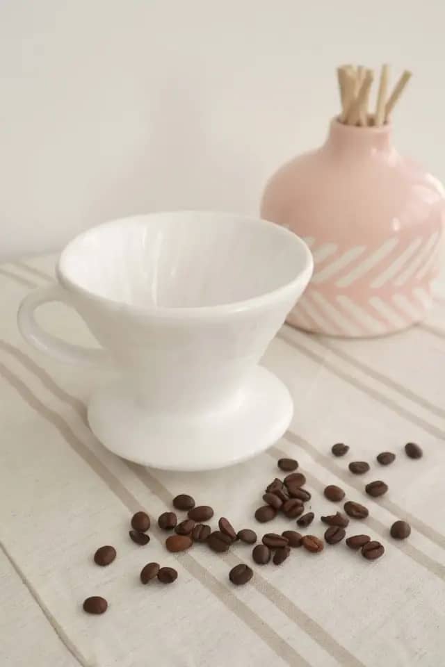 Seramik V60 Filtre Kahve Demleme Beyaz Renk + 100 Adet Kahve Filtre Kağıdı
